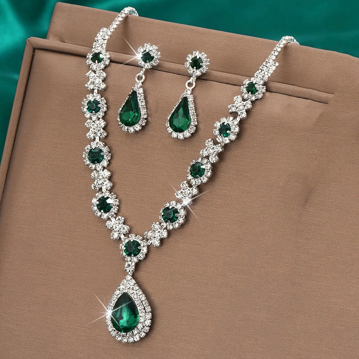 3 pieces of women's crystal droplet necklace with earrings